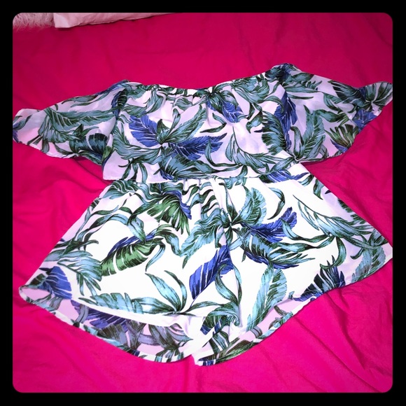 NWOT Fun and summery jungle design romper - Picture 1 of 3